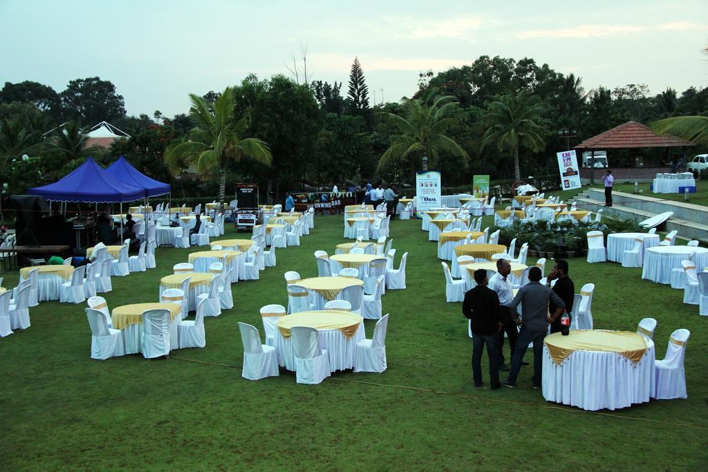 By The Way Hotell Mysore Exteriör bild