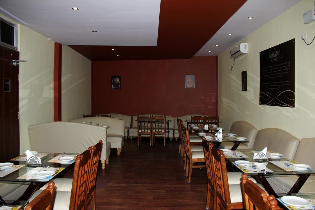 By The Way Hotell Mysore Exteriör bild